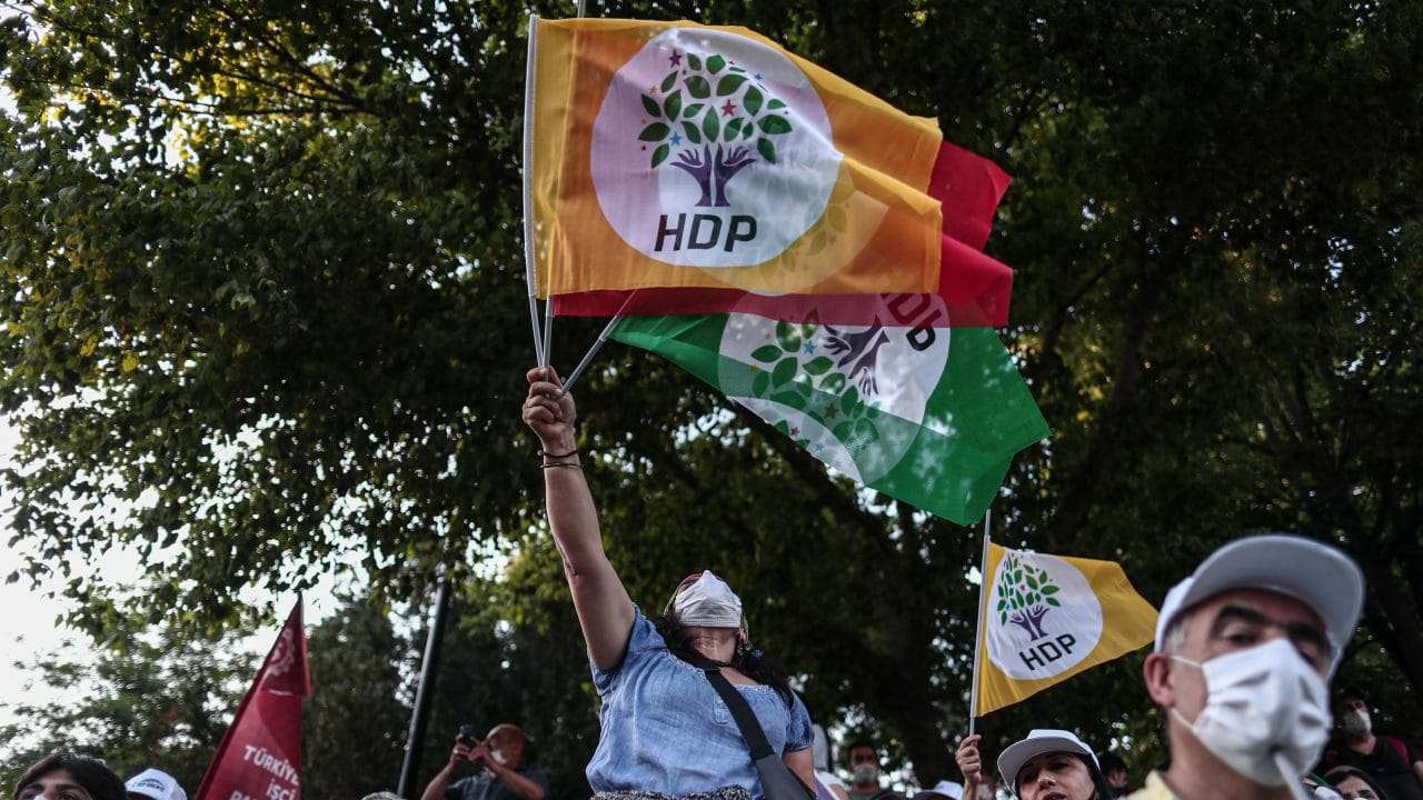 Η τουρκική αστυνομία συλλαμβάνει εκατοντάδες Κούρδους δημοσιογράφους, ακαδημαϊκούς, πολιτικούς