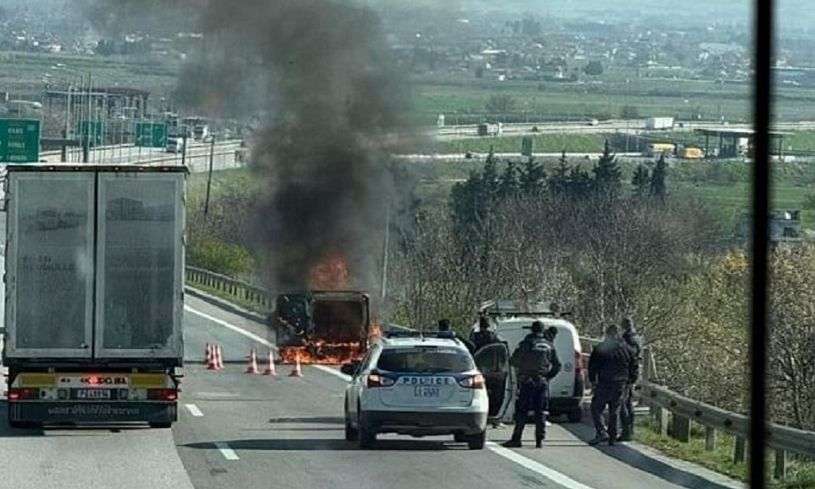 Πυρκαγιά σε όχημα εν κινήσει στην Εθνική Οδό Αθηνών – Θεσσαλονίκης