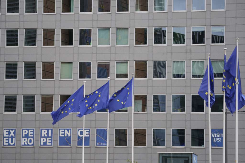 Πρώτο ρήγμα στις κυρώσεις της ΕΕ κατά της Ρωσίας: Εξαιρέθηκαν τέσσερις επιφανείς Ρώσοι