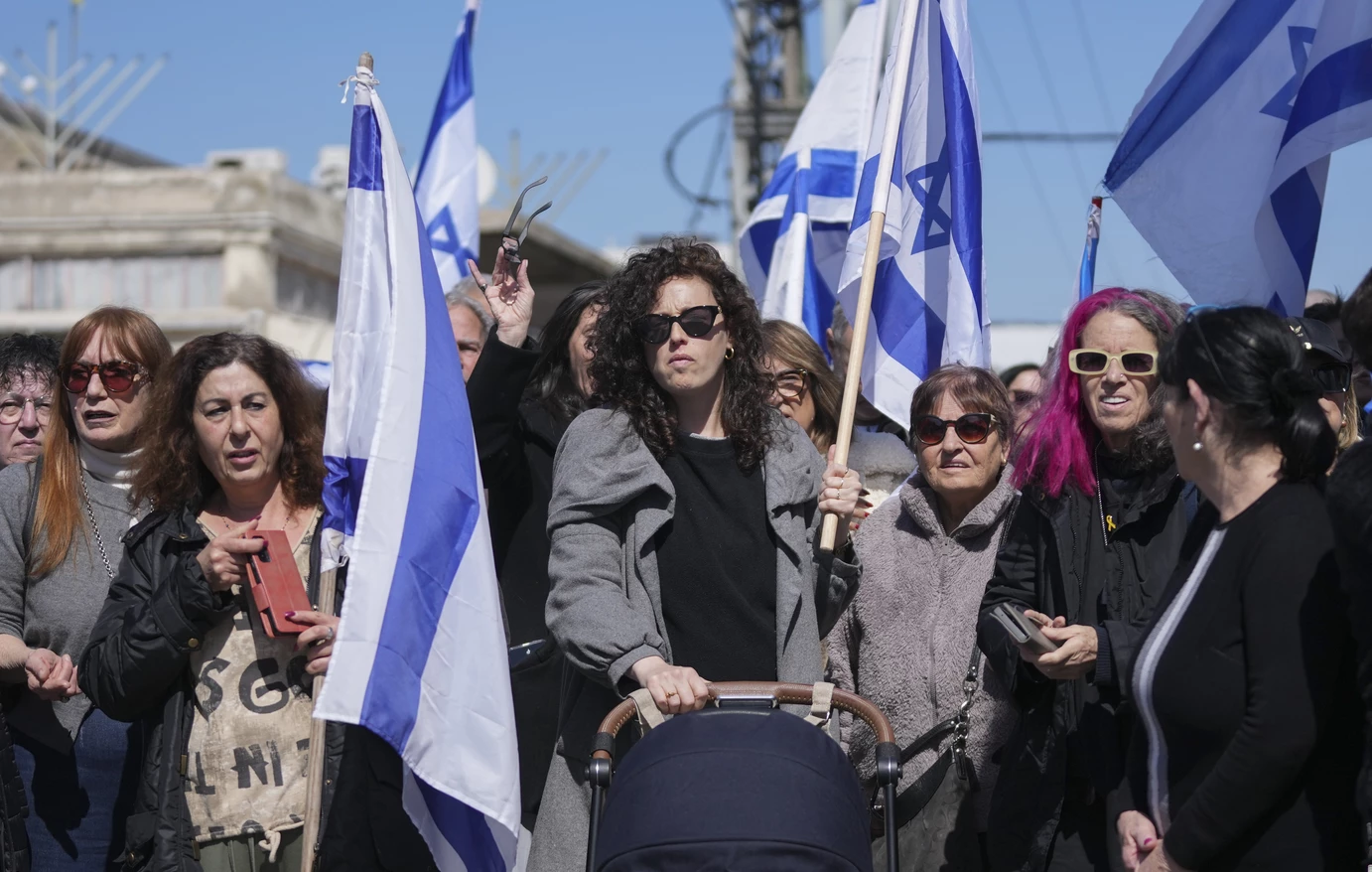 Εκατοντάδες ισραηλινοί στην κηδεία ενός ομήρου που σκοτώθηκε στη Γάζα