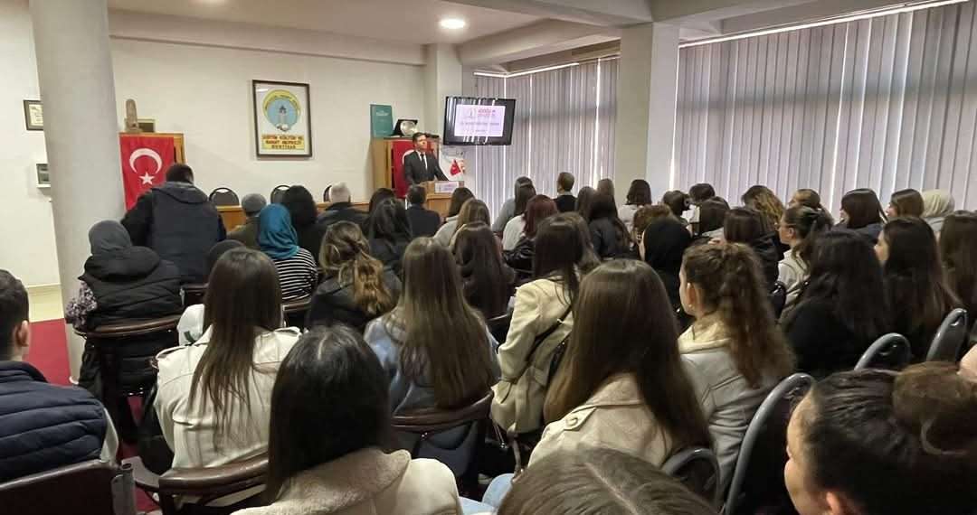Τουρκικό «ίδρυμα» μοιράζει απλόχερα υποτροφίες για τον εκτουρκισμό των Σκοπιανών