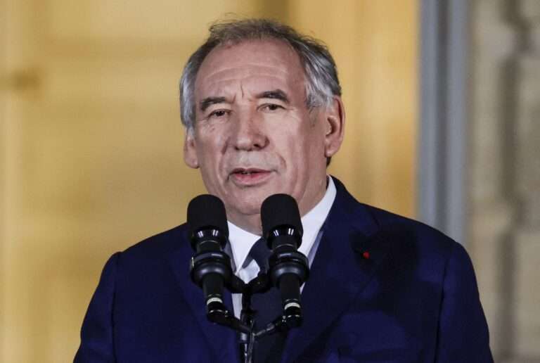 Φ.Μπαϊρού: «Σκοτεινή ημέρα για την Ευρώπη η εμπορική συμφωνία ΗΠΑ – ΕΕ»