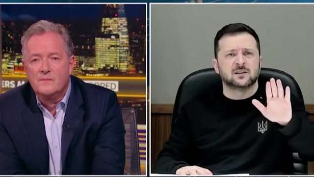 Ο Ζελένσκι καλεί τον Τάκερ Κάρλσον να «σταματήσει να γλείφει» τον Πούτιν