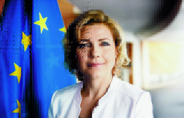 Χένα Βιρκούνεν: H ρύθμιση των κολοσσών τεχνολογίας είναι απαραίτητη