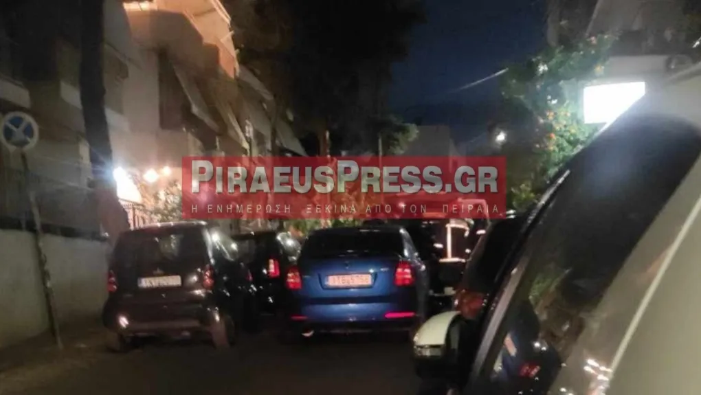 Κερατσίνι: Ταμπουρωμένος σε διαμέρισμα απειλεί με μαχαίρι την μητέρα και την αδελφή του