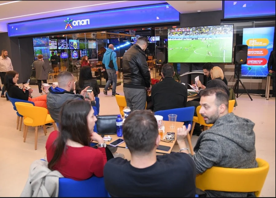 Η καλύτερη θέση για τα ποδοσφαιρικά ντέρμπι βρίσκεται σε ένα κατάστημα ΟΠΑΠ