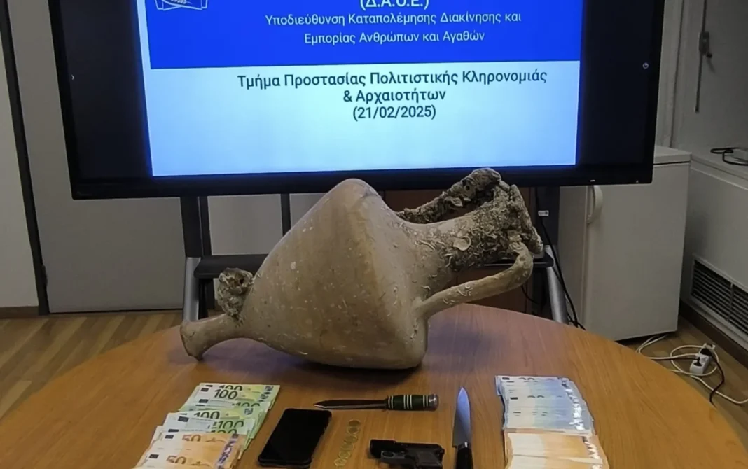 Πουλούσε στο διαδίκτυο αρχαίο αμφορέα – Πώς έπεσε στην «παγίδα» των αστυνομικών