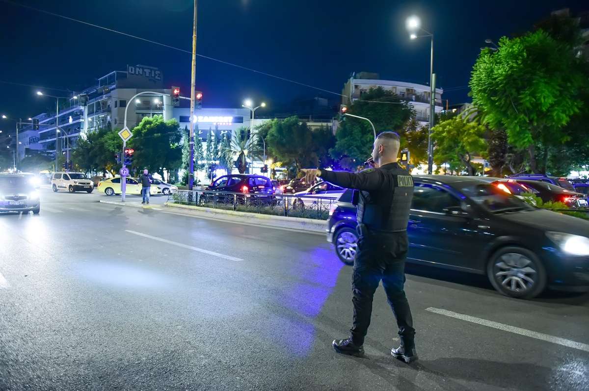 O αστυνομικός που τραυματίστηκε από τον μεθυσμένο 24χρονο στην Ομόνοια, είναι ο ίδιος που παραλίγο να παρασύρει ο Χρήστος Μάστορας