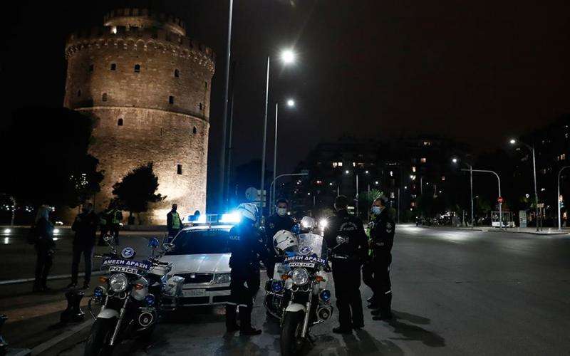Θεσσαλονίκη: 52χρονος οδηγός συνελήφθη “τύφλα” – Επιτέθηκε σε αστυνομικό, έκανε άνω κάτω το Τμήμα