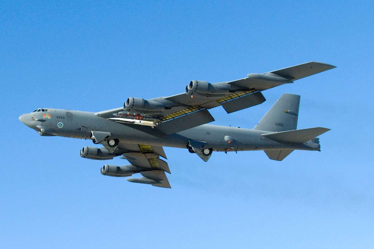 Οι ΗΠΑ πετούν βομβαρδιστικό Stratofortress με πυρηνική ικανότητα και αεροσκάφη F-35 κοντά στα ρωσικά σύνορα