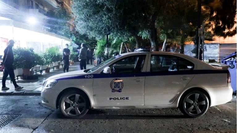 Αχαρνές: 20 άτομα επιτέθηκαν με ξύλα σε δύο νεαρούς