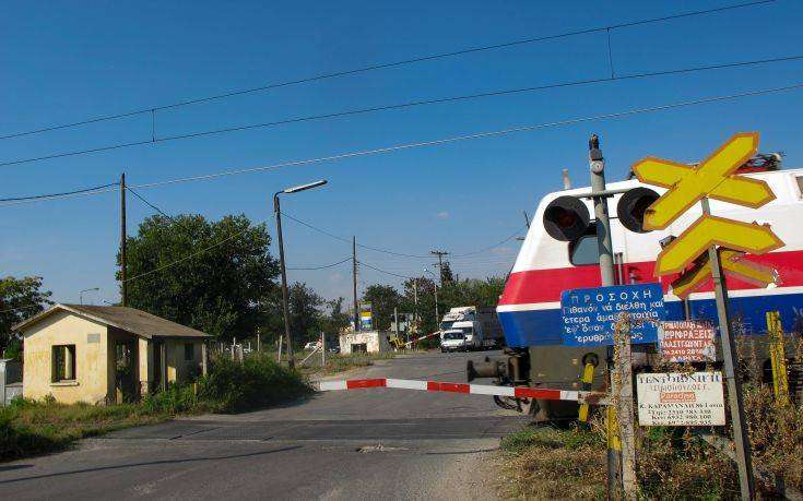 Θεσσαλονίκη: Tραγική κατάσταση – Κόλλησε ξανά ο σηματοδότης των τρένων στη διάβαση των Διαβατών