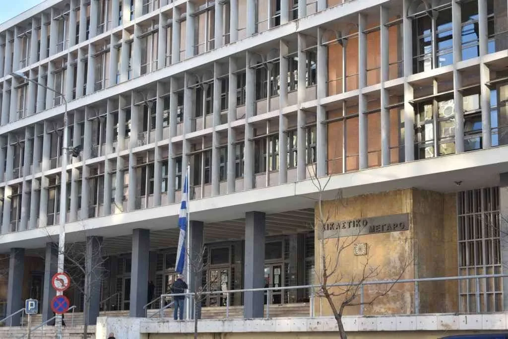 Θεσσαλονίκη: Kάθειρξη 8 ετών σε 59χρονο που κακοποιούσε σεξουαλικά την ανήλικη κόρη της συντρόφου του