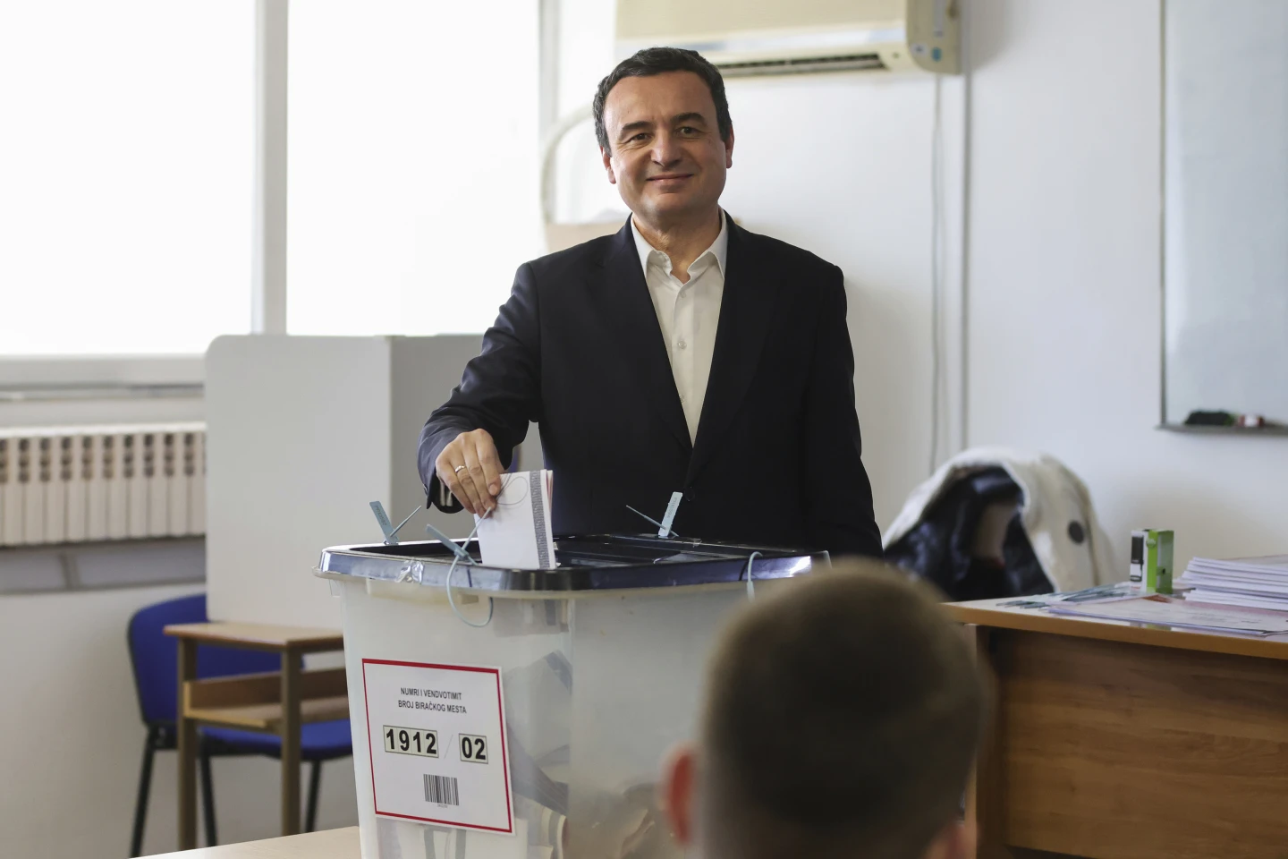 Το Κοσσυφοπέδιο ψηφίζει για νέο κοινοβούλιο, ενώ η εξωτερική βοήθεια μειώνεται και οι συνομιλίες με τη Σερβία έχουν κολλήσει