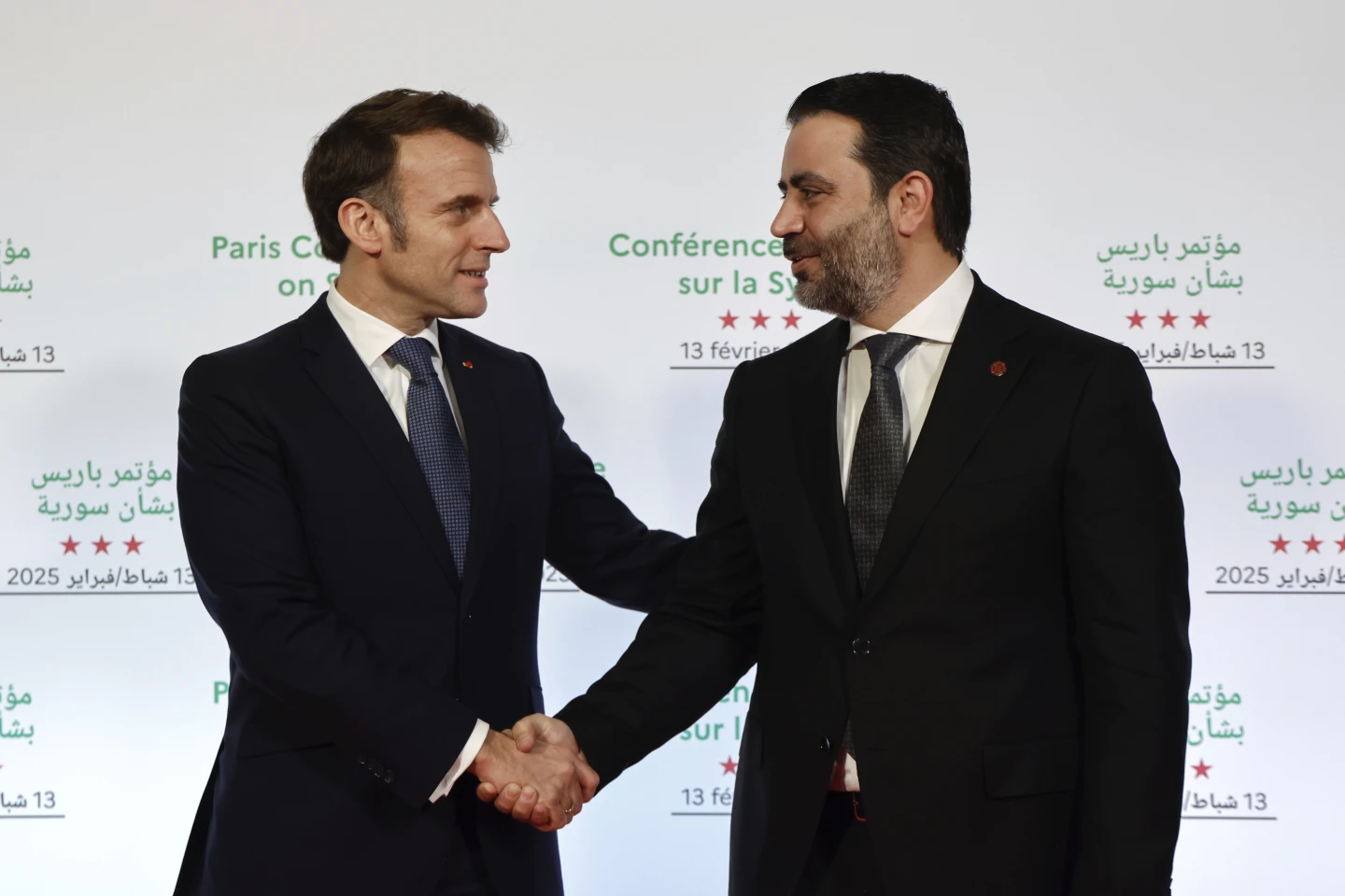Ο Μακρόν προτρέπει την προσωρινή κυβέρνηση της Συρίας να ενταχθεί σε έναν συνασπισμό υπό την ηγεσία των ΗΠΑ για την καταπολέμηση των εξτρεμιστών