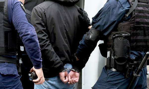 Eκβίαζαν ιδιοκτήτες καταστημάτων στην Αττική για “προστασία” – Πέντε συλλήψεις