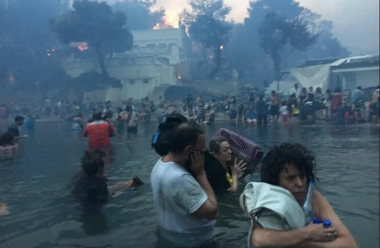 Οι συγγενείς θυμάτων στο Μάτι για τα Τέμπη: «Δίπλα σε κάθε γονιό που έχασε το παιδί του»