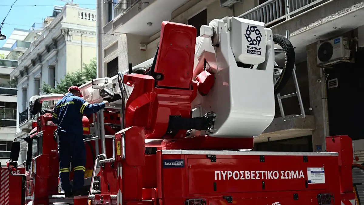 Φωτιά τώρα στην Αγία Παρασκευή – Άνθρωπος σε φλεγόμενο διαμέρισμα