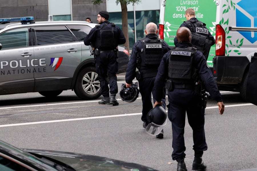 Γαλλία: Δύο τραυματίες από πυρά αστυνομικών σε σιδηροδρομικό σταθμό – O ένας έκανε γκράφιτι σβάστικα