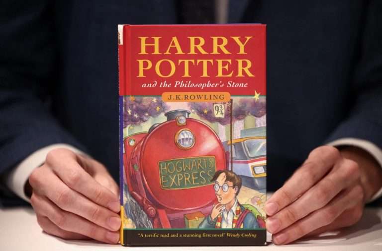 Σπάνιο βιβλίο «Harry Potter» σώθηκε από τα σκουπίδια και πωλήθηκε για 25.000 ευρώ