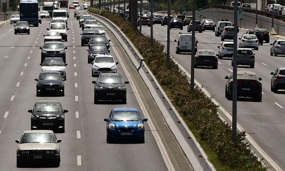 Τροχαίο στην παραλιακή στο ύψος του Αλίμου – Καθυστερήσεις στο ρεύμα προς Πειραιά