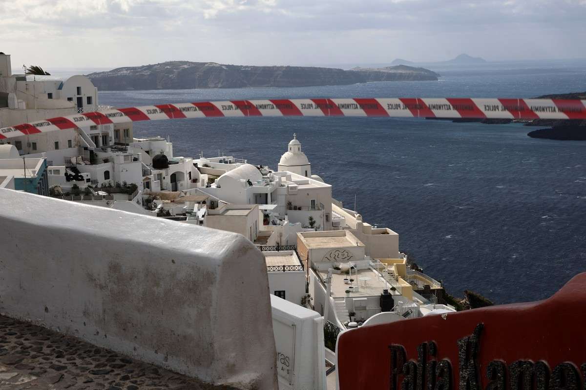 Σαντορίνη: Ειδική αποστολή του ΕΚΠΑ με το βλέμμα στις κατολισθήσεις – Οι επικίνδυνες περιοχές