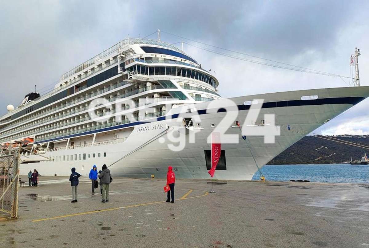 Έδεσε στο λιμάνι της Σούδας το πρώτο κρουαζιερόπλοιο που είχε προορισμό τη Σαντορίνη