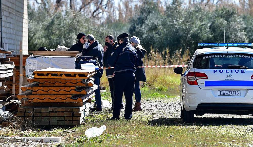 Γόννοι Λάρισας: Άγριο φονικό – Ταμπουρωμένος με χειροβομβίδα στο ξυλουργείο του ο δράστης