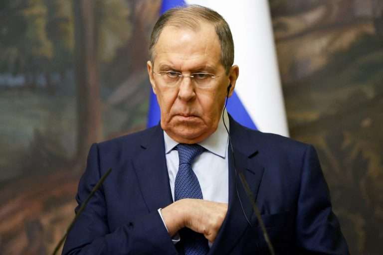 Με φούτερ «ΕΣΣΔ» ο Λαβρόφ λίγες ώρες πριν από τη συνάντηση Πούτιν – Τραμπ