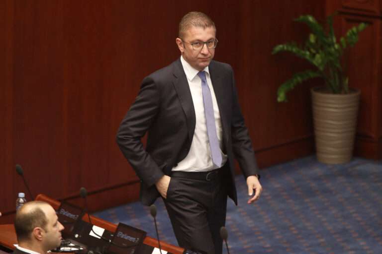 Νέο μπαράζ προκλήσεων από τον Μίτσκοσκι – «Δεν ιδρώνει τ’ αυτί του» Πρωθυπουργού