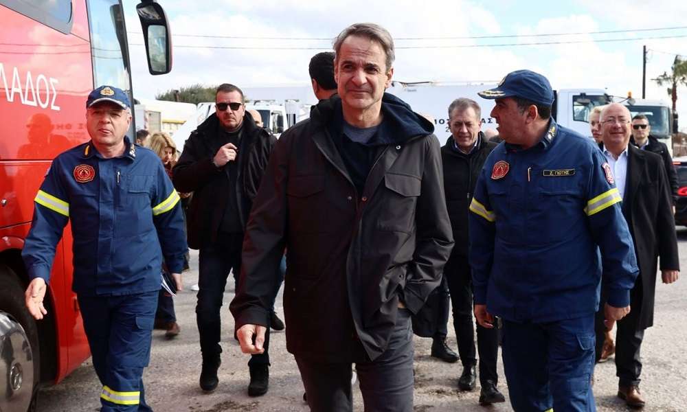 Μητσοτάκης από Σαντορίνη: «Ακούμε με προσοχή τις οδηγίες των ειδικών – Συνεχίζουμε να παρακολουθούμε το φαινόμενο»