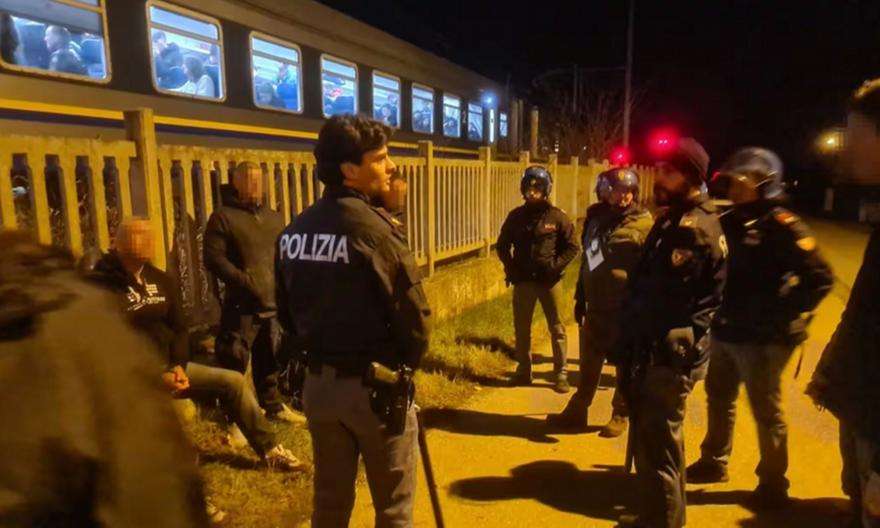 Άγρια συμπλοκή με ενέδρα οπαδών της Ουντινέζε σε τρένο που μετέφερε φίλους της Βενέτσια