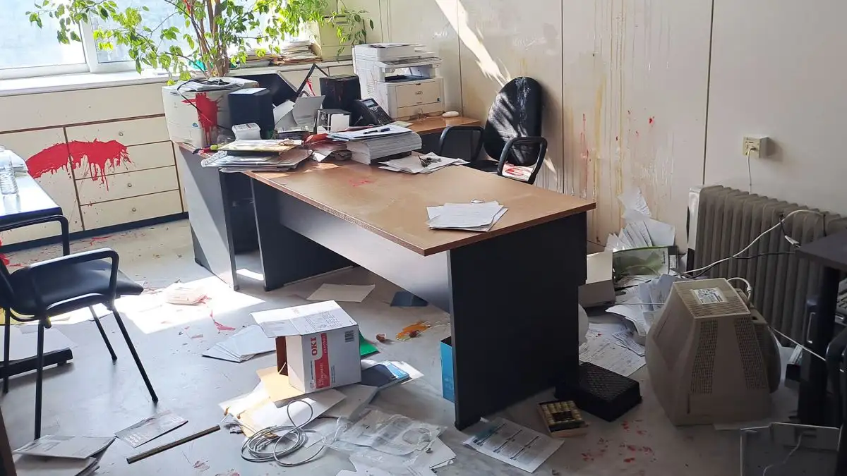Κουκουλοφόροι επιτέθηκαν και απείλησαν καθηγητή του ΕΚΠΑ – «Eάν ξανακάνεις οτιδήποτε, θα σε σκοτώσουμε»
