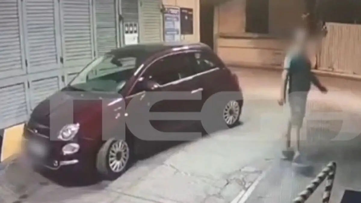 Αθήνα: Η στιγμή που 40χρονος κλέβει πολυτελή αυτοκίνητα μέσα από πάρκινγκ