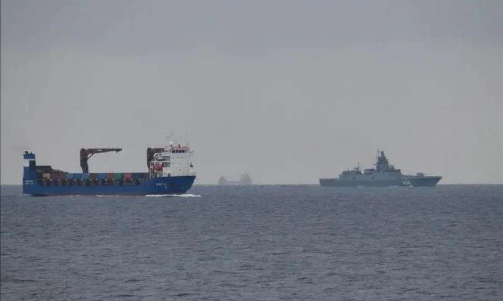 Σε πανικό η Βρετανία: Οπλισμένη ως τα δόντια η ναυτική αρμάδα του Πούτιν και υποβρύχιο κατευθύνεται προς τη Μάγχη