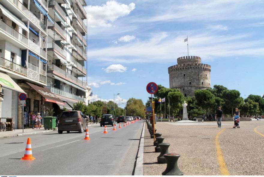 Θεσσαλονίκη: Ξεκίνησαν οι εργασίες απομάκρυνσης του ποδηλατοδρόμου στη Λεωφόρο Νίκης