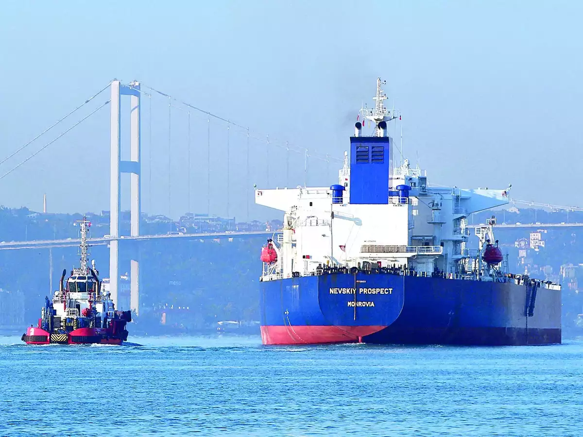 Η Μόσχα διατάσσει επιθεωρήσεις πλοίων μετά τις εκρήξεις σε δεξαμενόπλοια