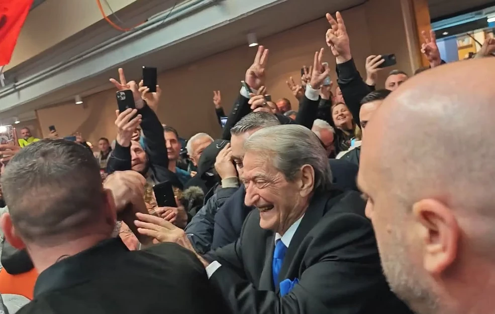 Θερμή υποδοχή του Σαλί Μπερίσα στο ΣΕΦ