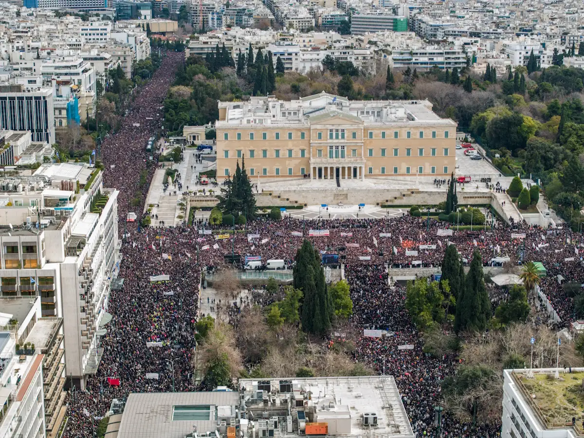 Το ματωμένο copy-paste της εξουσίας: Η συνταγή Μητσοτάκη κατέρρευσε