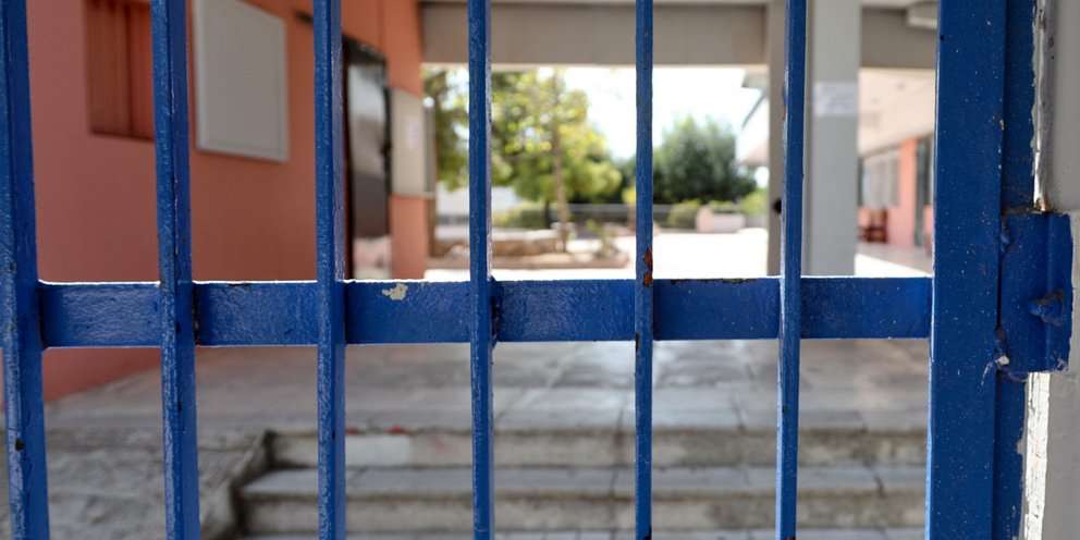 Πάτρα: Παιδί «ΤΡΑΥΜΑΤΙΣΤΗΚΕ» σε προαύλιο σχολείου την ώρα που έπαιζε με τους φίλους του!