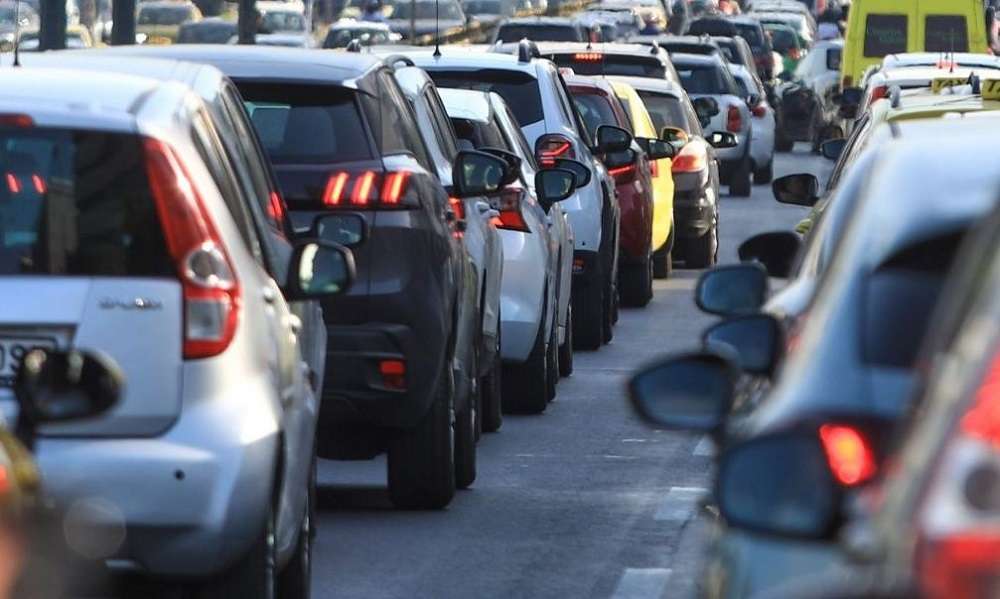 Τροχαίο ατύχημα με μοτοσικλέτα στη Βασιλίσσης Σοφίας – Προβλήματα στην κυκλοφορία