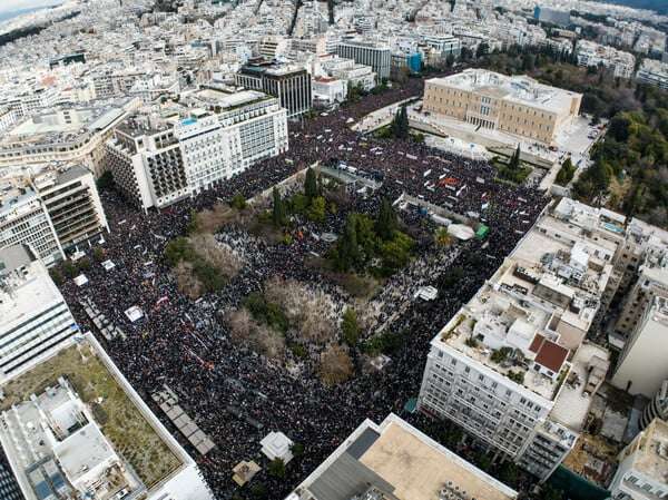 Τέμπη: Γράφτηκε ιστορία σε δρόμους και πλατείες όλης της χώρας – Οι μεγαλύτερες συγκεντρώσεις όλων των εποχών