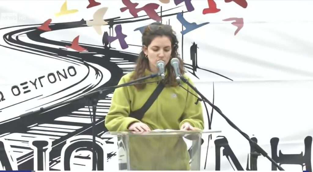 «Είναι η πρώτη φορά που παίρνουμε πίσω το κλεμμένο μας οξυγόνο» – «Παρών» φώναξε το πλήθος στην ανάγνωση των 57 ονομάτων