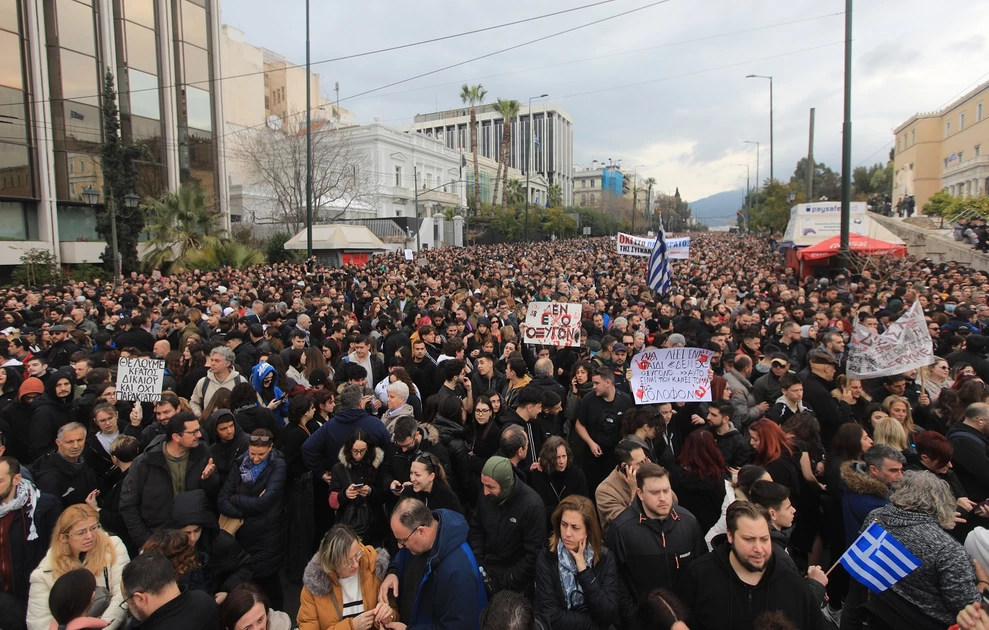 200.000 έως 400.000 άνθρωποι πήγαν στο συλλαλητήριο για τα Τέμπη στο Σύνταγμα
