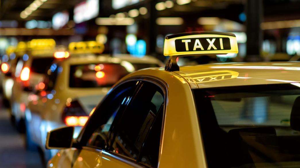 «Χρέωσε» 292 ευρώ σε τουρίστες για διαδρομή 4 χιλιομέτρων!