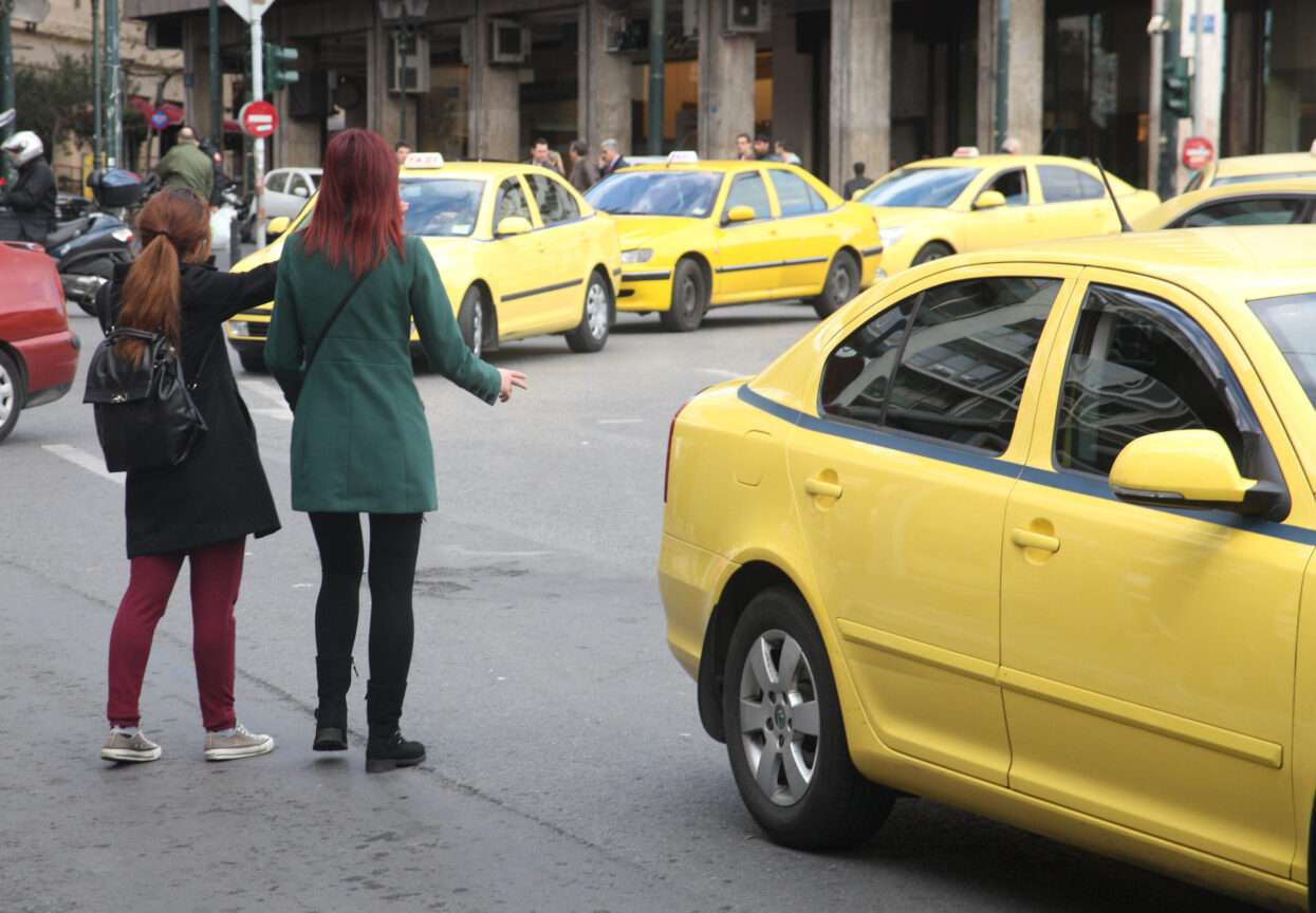 Απίστευτη απάτη – Την «γδύσανε» στον δρόμο για το Σύνταγμα!