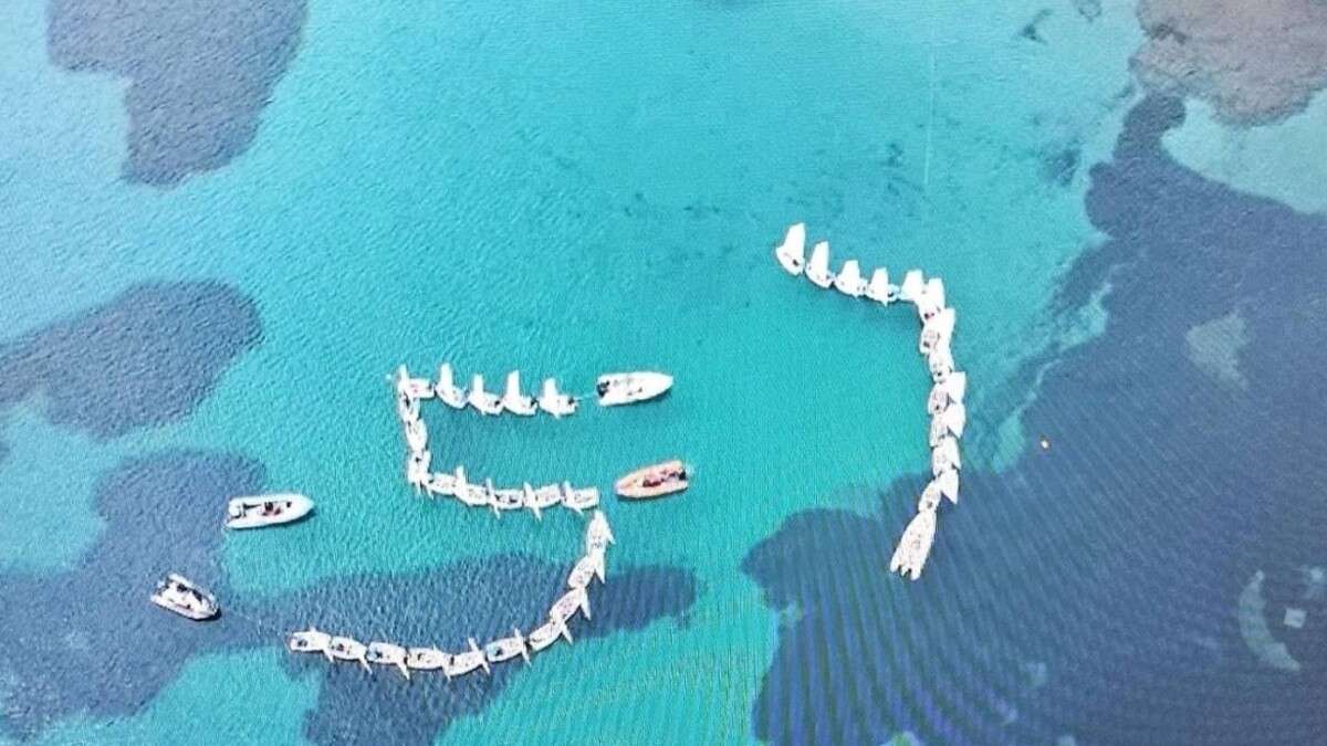Τέμπη: Ιστιοπλόοι στην Άνδρο σχημάτισαν το «57» με τα σκάφη τους