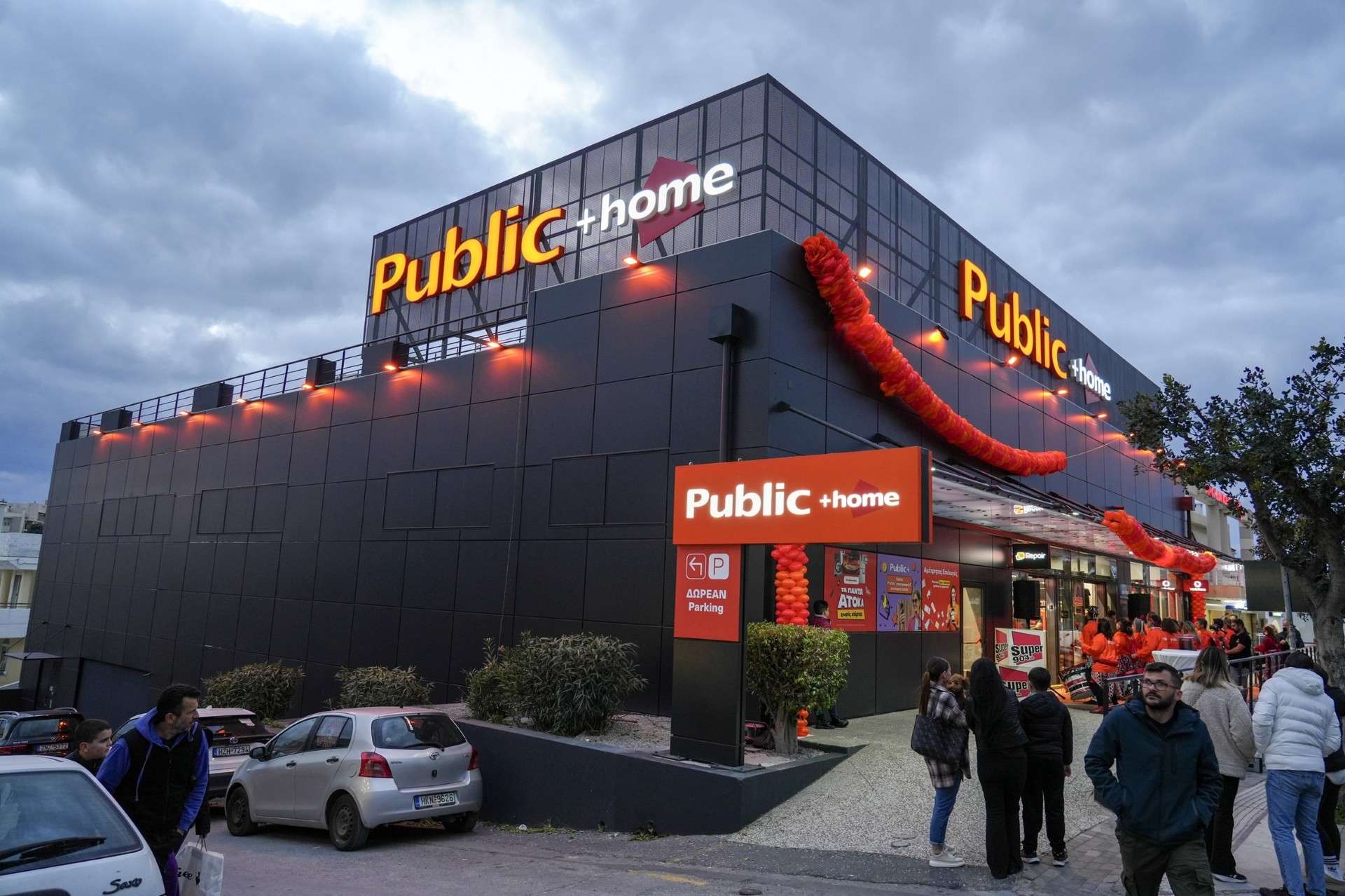 Δύο νέα “Public + home” καταστήματα σε Ίλιον και Ηράκλειο Κρήτης