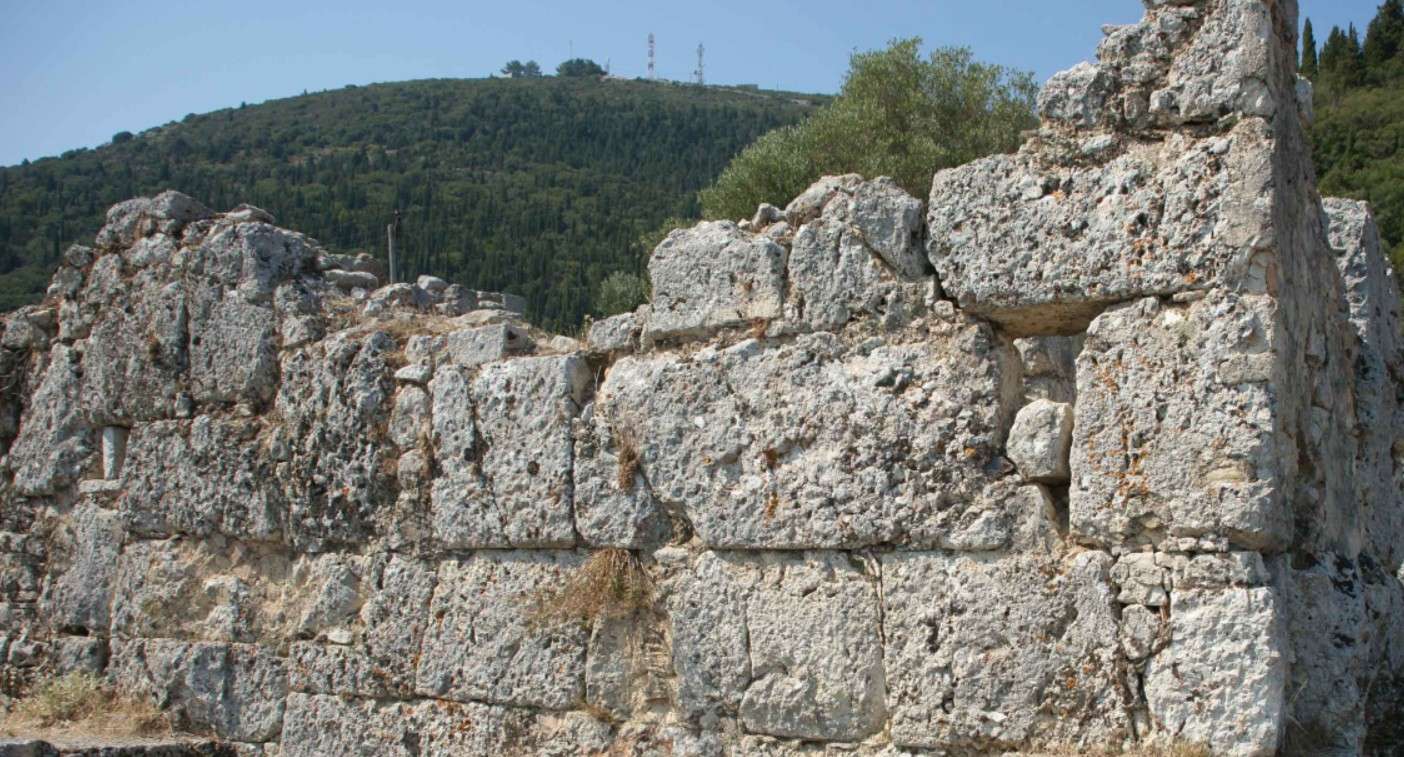 Βρέθηκαν αρχαιότητες από τη ρωμαϊκή περίοδο σε οικόπεδο όπου θα ανεγερθεί σχολείο στην Πάτρα