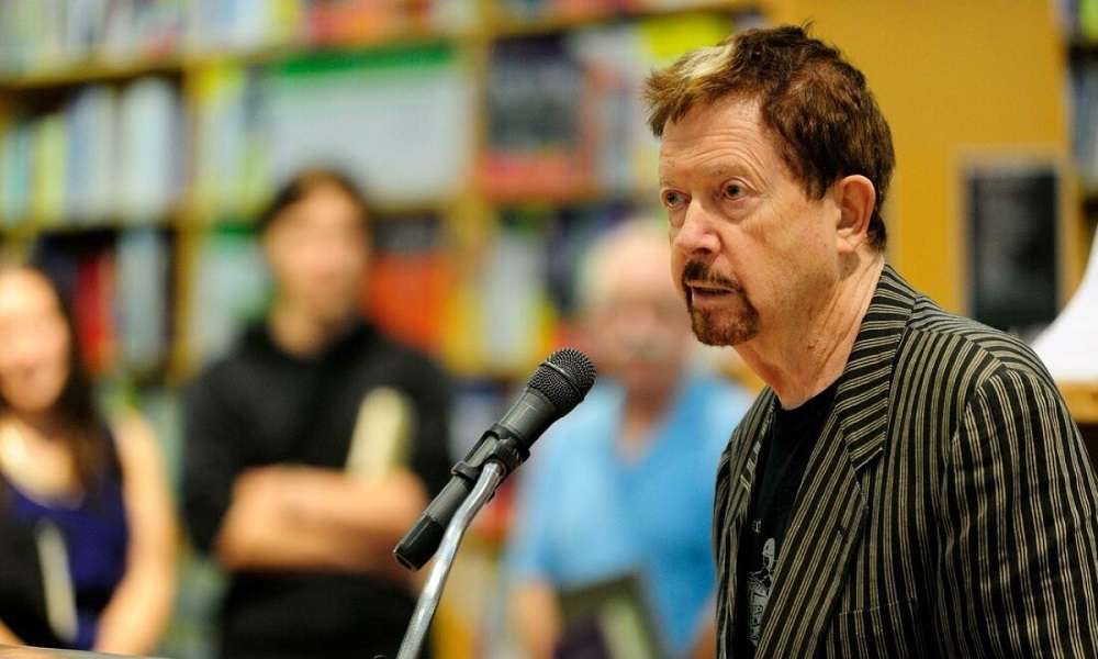 Απεβίωσε σε ηλικία 92 ετών ο συγγραφέας Τομ Ρόμπινς